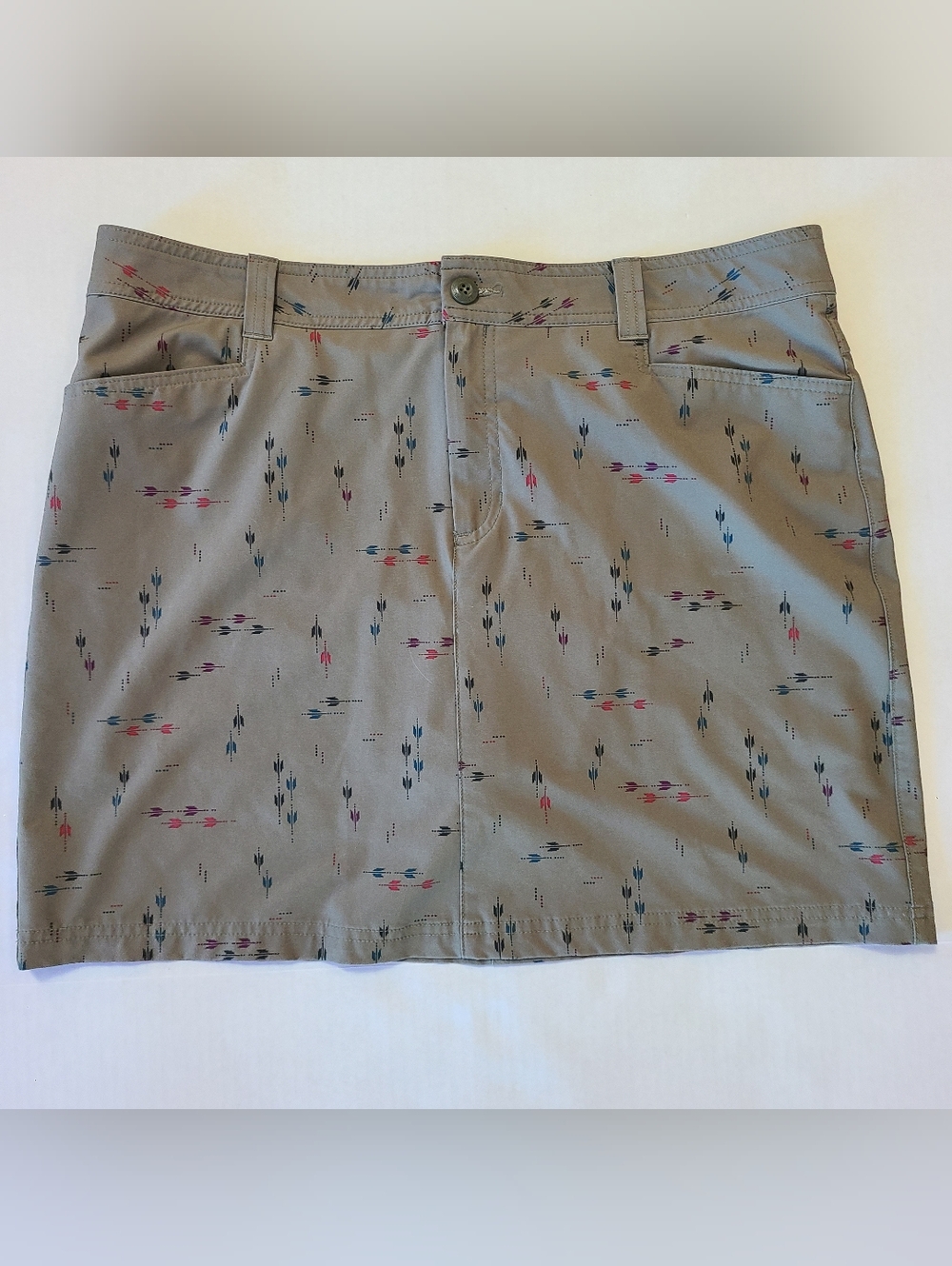 Eddie Bauer Adventurer 2.0 Olive Green Arrow Pattern Skirt Skort Size 14